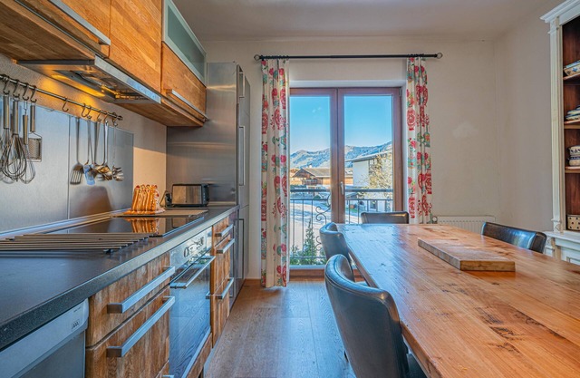 Large apartment not far from the ski lift