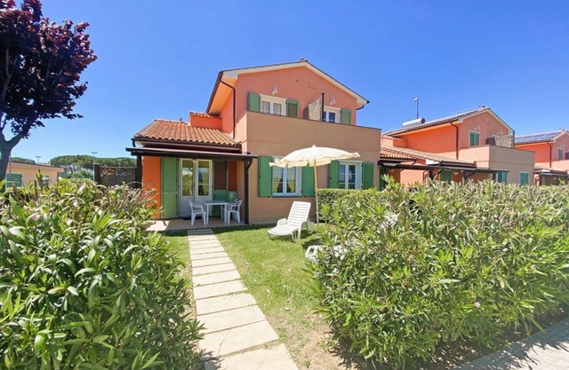 Large apartment on two levels of 61 m2 composed on the ground floor of a living room with satellite TV, equipped kitchenette, fridge with freezer, microwave oven and dishwasher.Double bedroom, double sofa bed and bathroom.On the first floor we find a bed