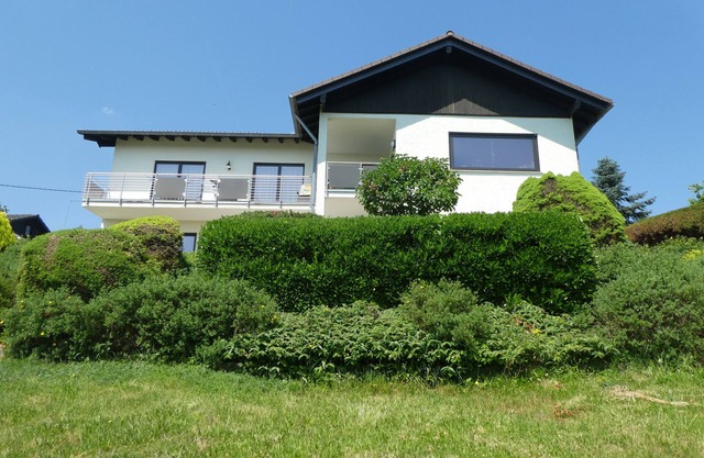 Large, bright apartment right next to the forest with a beautiful view