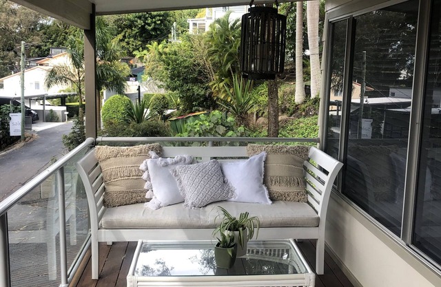 Large Burleigh Heads villa with awesome views & hot tub 5 min from shops & beach