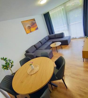 Large Central Apartment - MODERN & Fully Equipped - near fair