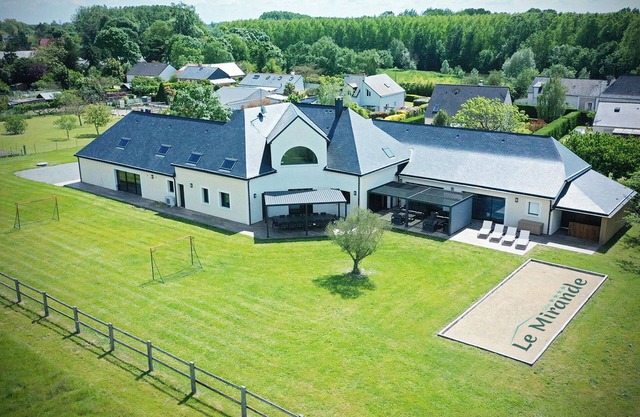 Large, comfortable villa for 15 near Angers