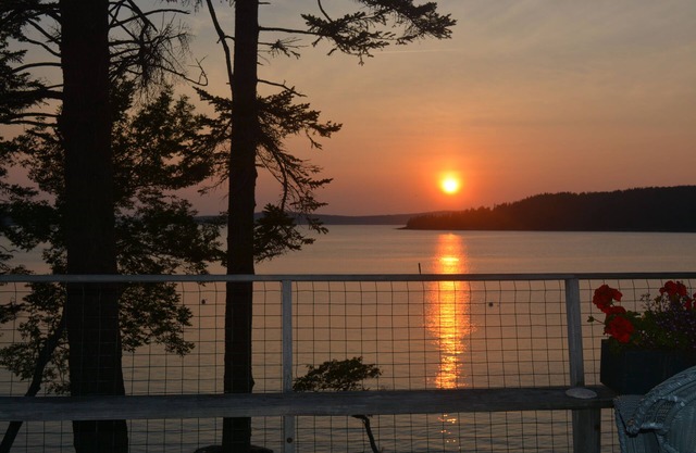 Large, Comfy Ocean Front home minutes from Acadia National Park!