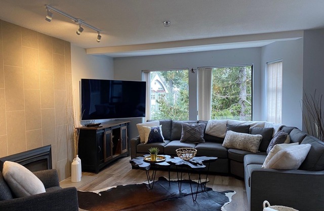 Large condo that sleeps 8. Walking distance to Whistler Village and Alta Lake.