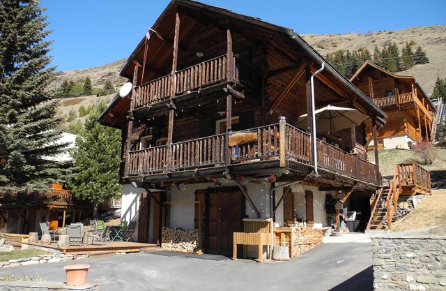Large, cozy chalet in the heart of the Queyras