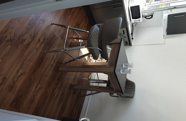 Large F1 refurbished Porte de Paris 17eme