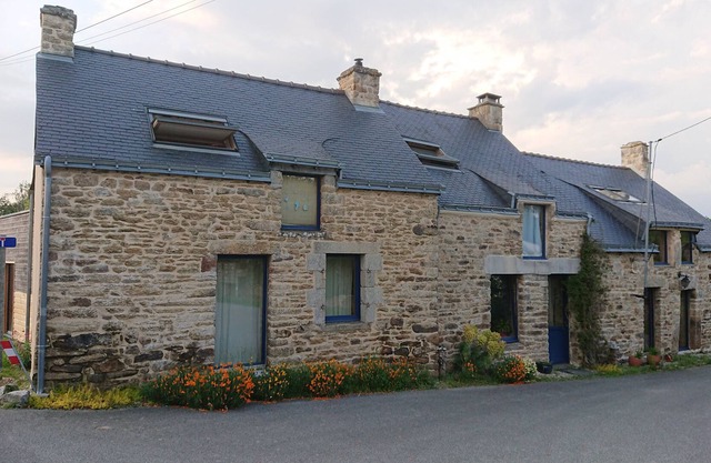 Large family farmhouse + 200m2 - 6/8 people