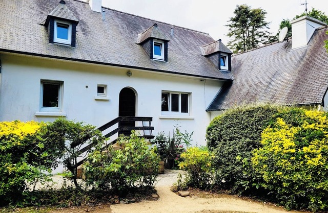 Large family home in the country in a large wooded park