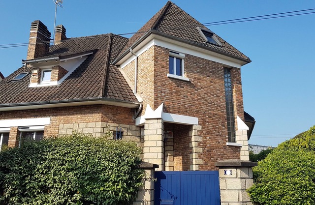 Large family home with garden, 20 minutes from Paris by RER