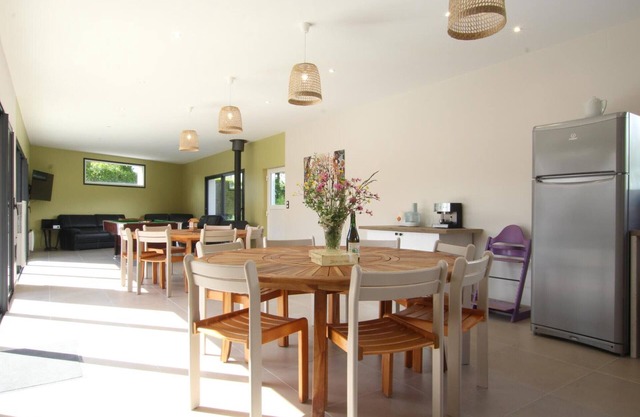 Large family home with pool, pets allowed