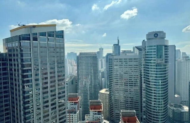 Large Family stay central Makati swim gym park 300