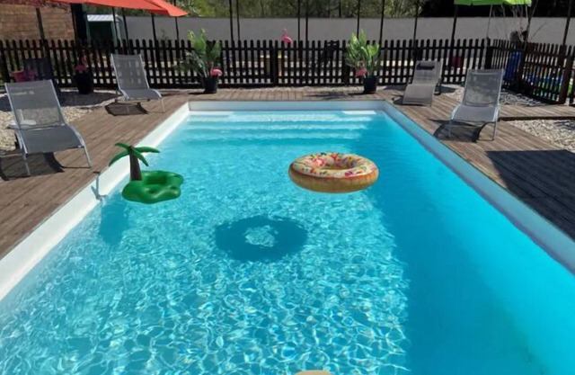 Large family villa, air-conditioned, heated pool & petanque court.