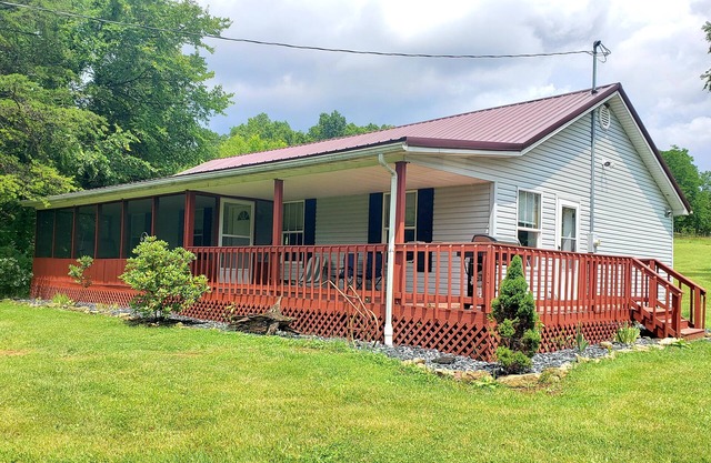 Large Farm Cabin with Private Pond in the middle of Cow Fields & Wildflowers