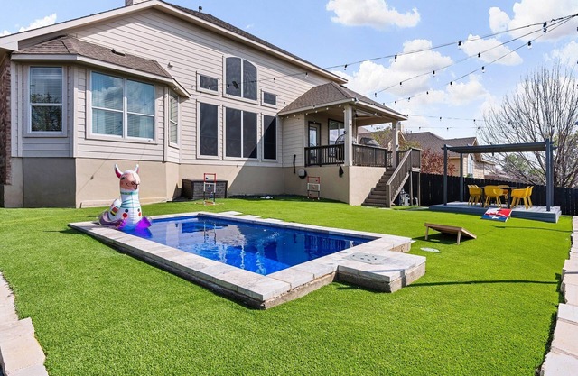 Large Group Oasis: Pool, Arcade Games, Turf, min to Kalahari and Dell Diamond