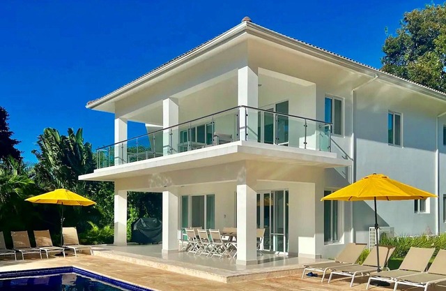Large guest-friendly luxury party villa in downtown Sosua!