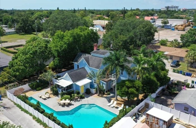Large Heated Pool Family - 3500 sqft - Sleeps 17