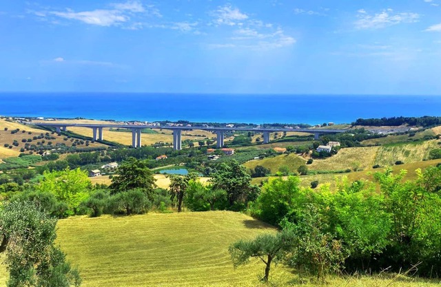 Large holiday home 5 minutes from the beach with views to die for!!