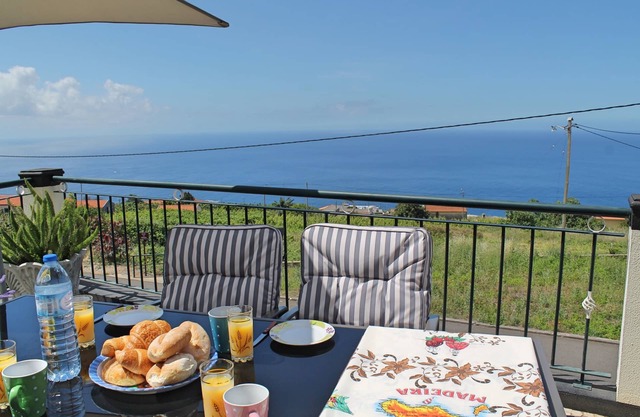 Large house, sunny Calheta | Casa Vista Bela