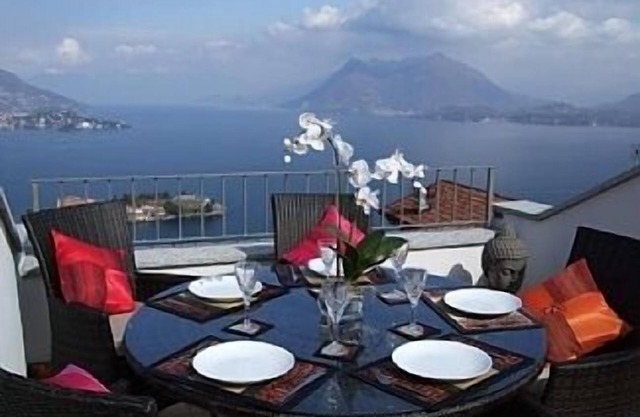 Large House with Rooftop Sun Terrace and Lake View