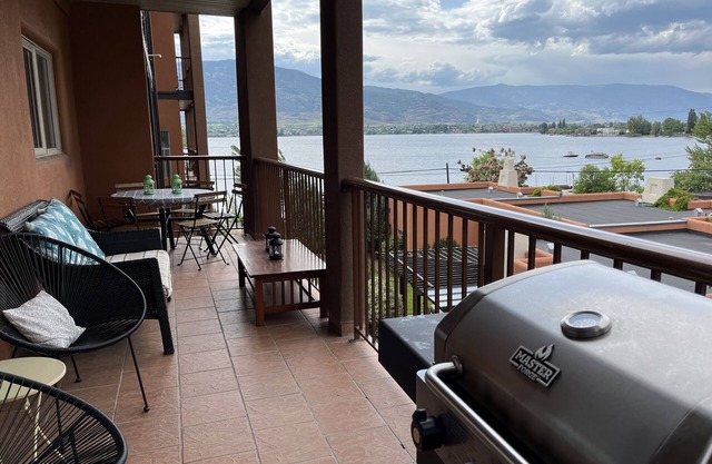 Large Lakefront 3 Bed Condo With Gorgeous Osoyoos Lake and Mountain Views
