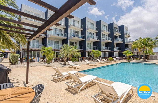 Large Luxury apartment on Palm Beach