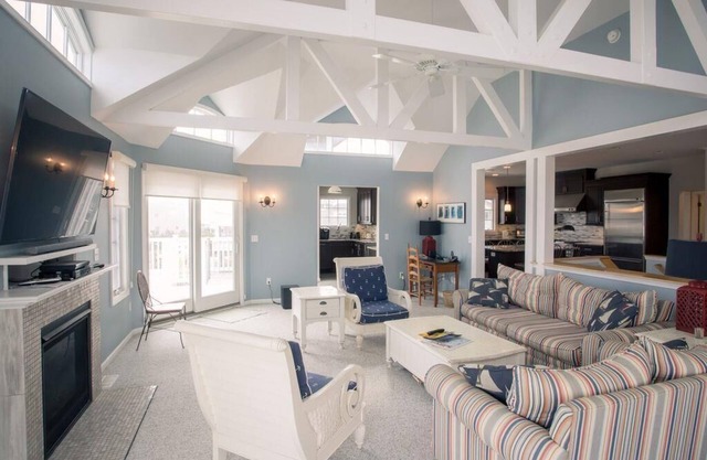Large Ocean Side Home with Beautiful Views