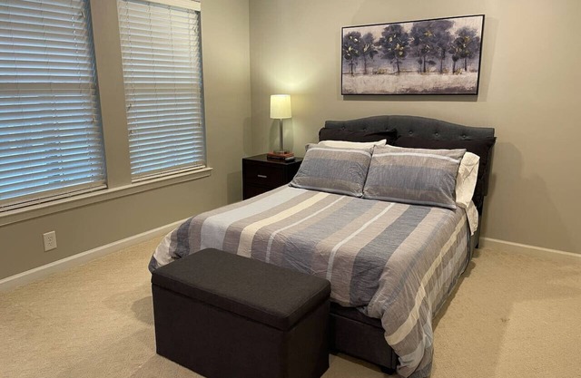 Large & Private Room on Separate Floor w/Parking