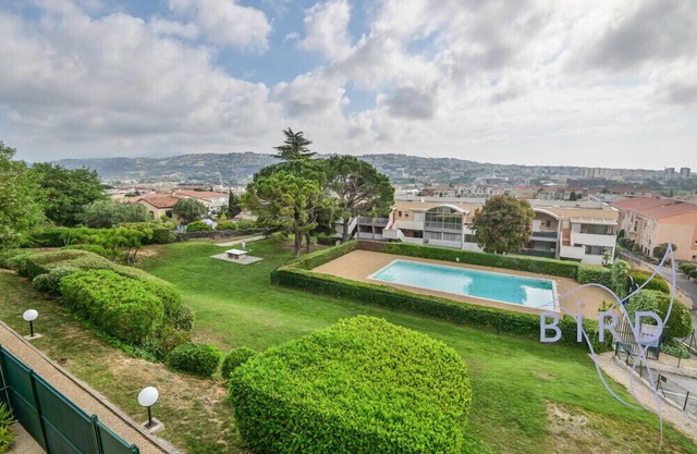 Large studio with swimming pool and open view