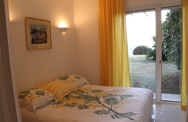 Large studio in a seaside property