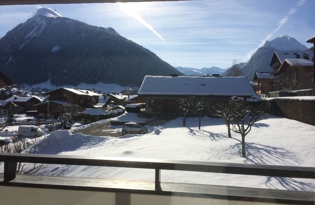 Large sunny and bright 2 bed Apartment