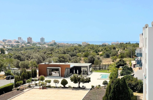 Large sunny apartment with sea view and 2 spacious bedrooms