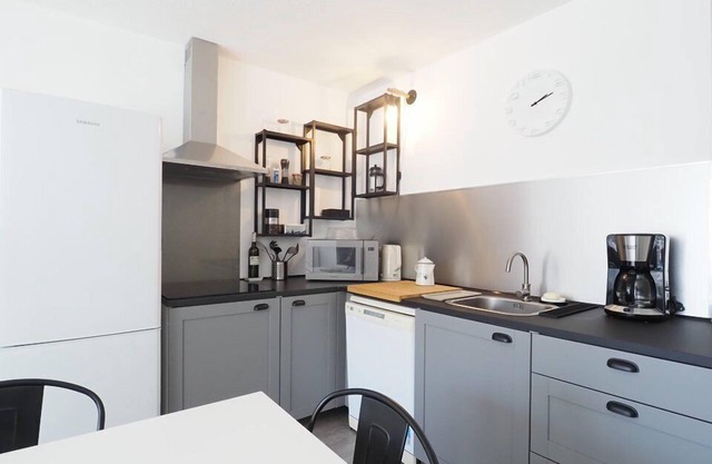 Large T3 in city center with WIFI, private parking