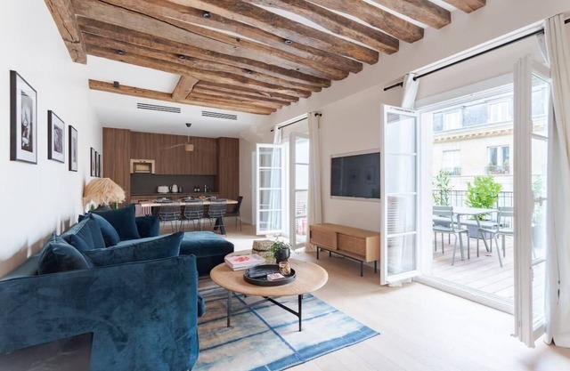 Large terrace, air conditioning, 3 bedrooms, Marais