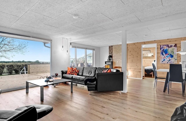 Large vacation home with private indoor pool and sauna in beautiful Djursland.