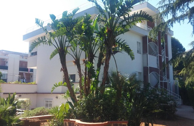 Large villa & garden in Mondello