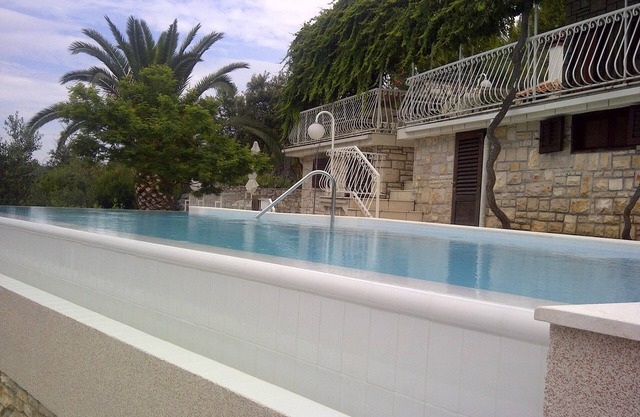 Large villa with private,heated,infinity pool, Jacuzzi bath,sport games,bikes.