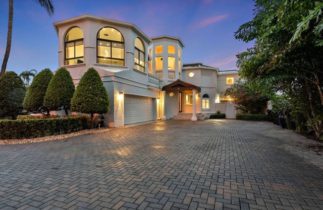 Las Olas Waterfront Villa