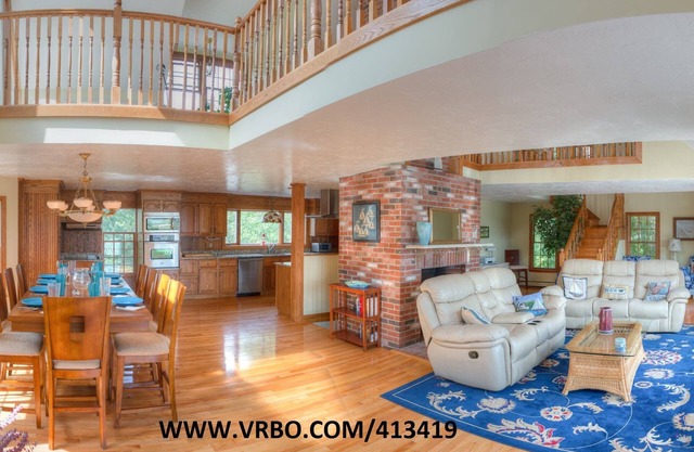 Last minute 10/4-5 discounted! 7 person hot tub! 4 Suites plus! Sleep 16