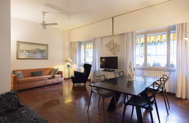 LAST MINUTE SUMMER PRICES ELEGANT CLOSE THE SEAFRONT VERY CENTRAL 78 RATINGS