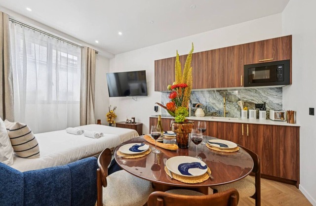 Lavie Maison : Hot Tub & AC