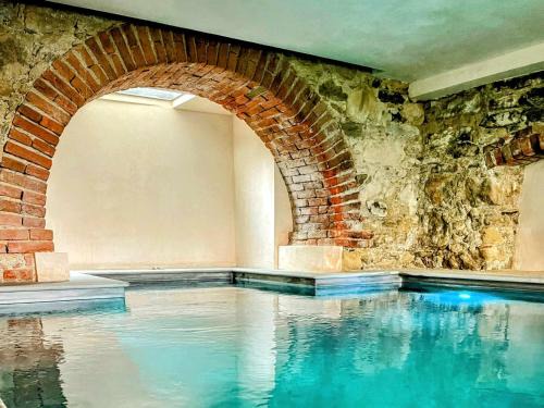 Lavish villa with spa, pool, Turkish bath