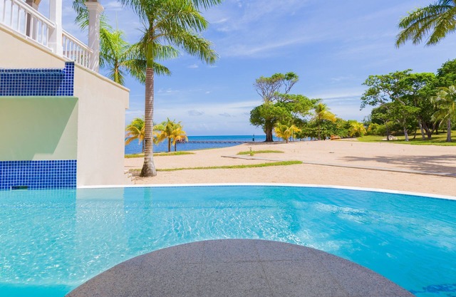 Lawson Rock - Angelfish 101 Studio Bedroom Condo by RedAwning