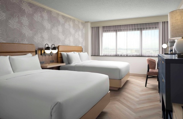 LAX Comfort for Families | Pet-Friendly, Shuttle, Pool, Close to Attractions