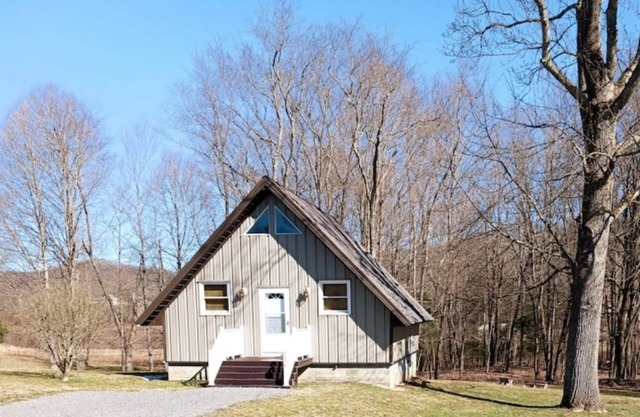 "Lazy At the Lake" 2 BR Chalet