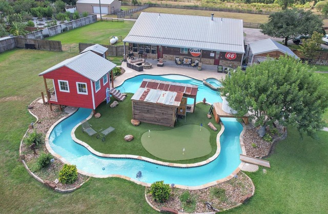 Lazy River Retreat in northwest Houston