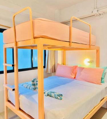 Lazy Sunday Khaosan Hotel