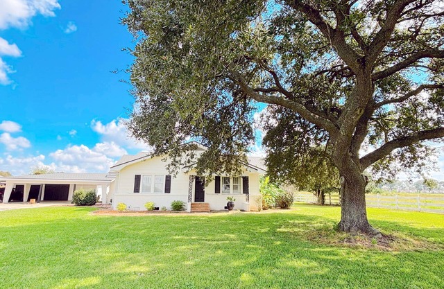 Le Barn Rouge Bed & Breakfast A Country Living Home in Acadiana