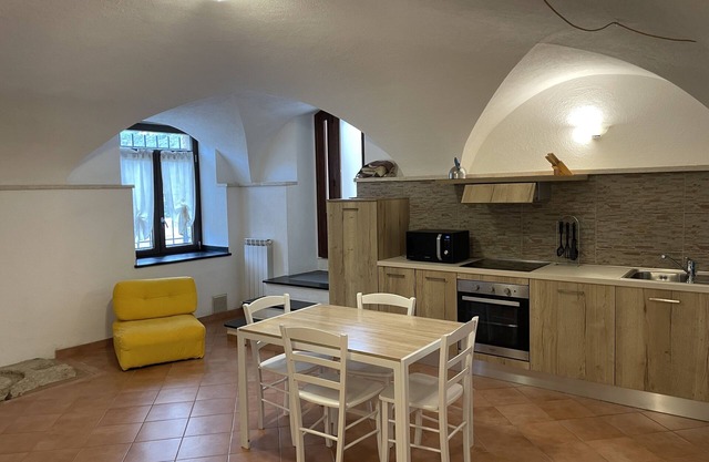 Le Case Del Sole, Rustico 60sqm sea view and private garden, 2.5km from the sea