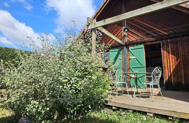 Le Chalet Fiolant: cosy wooden chalet for 6/8 people on the banks of the Sioule river