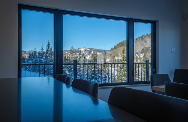 Le Chalet Saint-Cerf - Ski, Spa and Waterfront